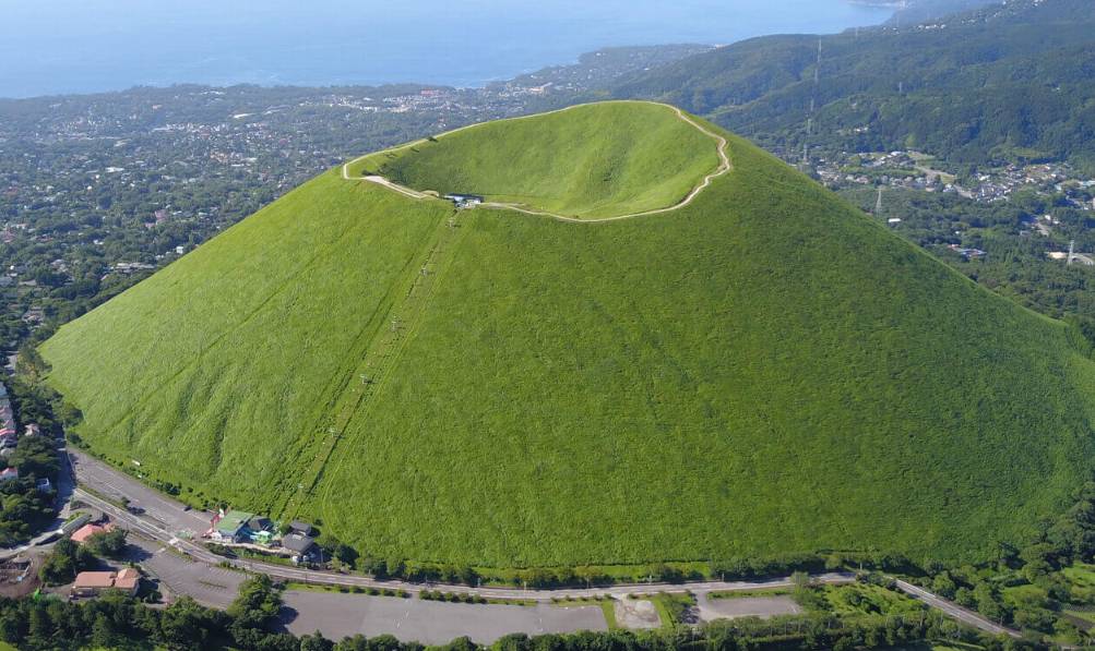 熱海花火二天團【富士山夢之大橋 ▎大室山360山峰▎入住熱海溫泉酒店- 豐富自助餐 ▎御殿場OUTLET ▎小田原魚市場 ▎   】(KTH-02H)