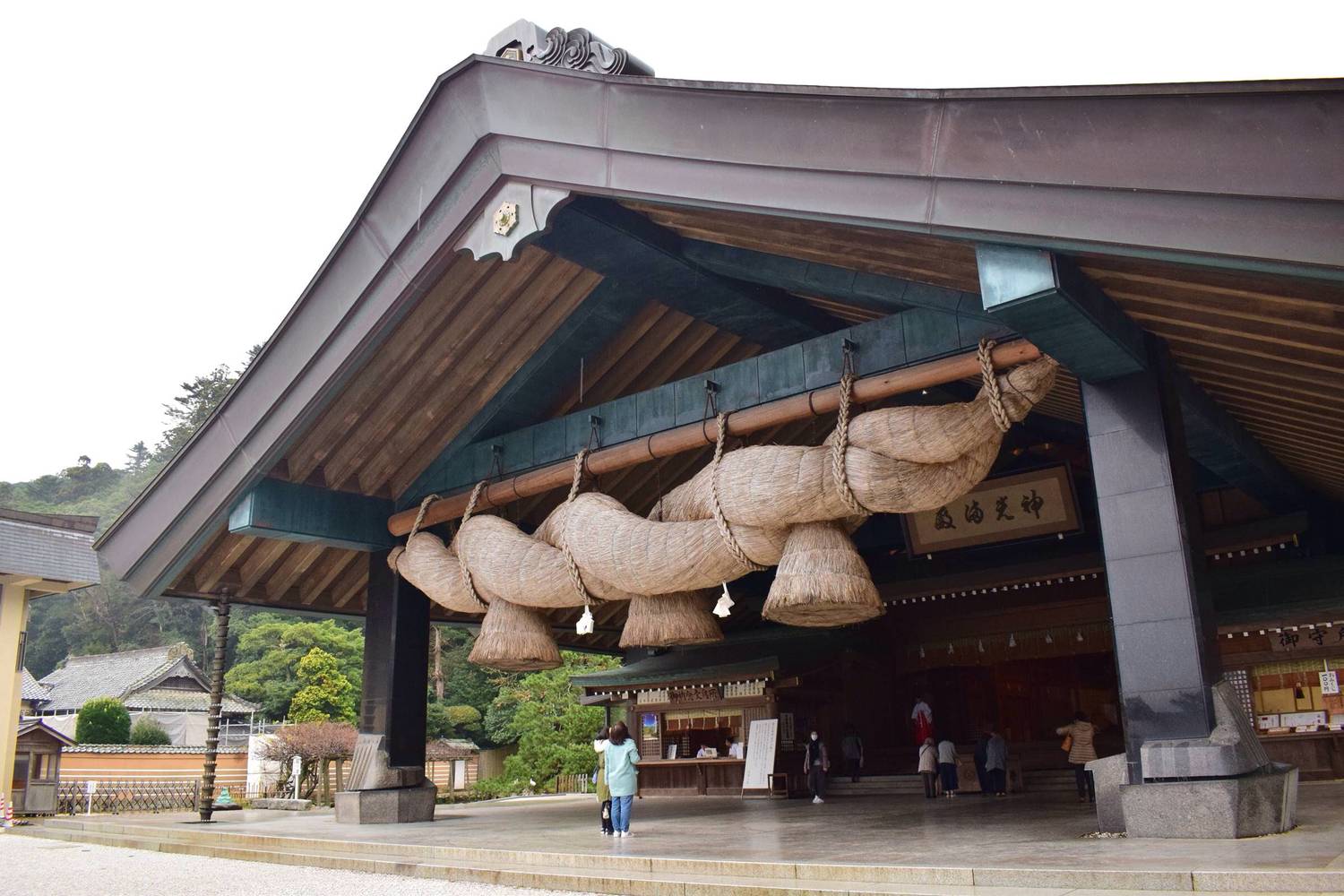 鳥取、島根、岡山- 最古神話藝術之旅三天團，尋找日本最早的故事(包食紅蟹套餐)【鳥取砂丘 ▎ 神話起源- 出雲大社 ▎結緣神社-白兔神社 ▎柯南小鎮▎鳥取二十世紀梨館 ▎鬼太朗妖怪街道 ▎倉敷街道 ▎神戶三井OUTLET PARK 瑪林匹亞神戶】KOT-03  大阪出發