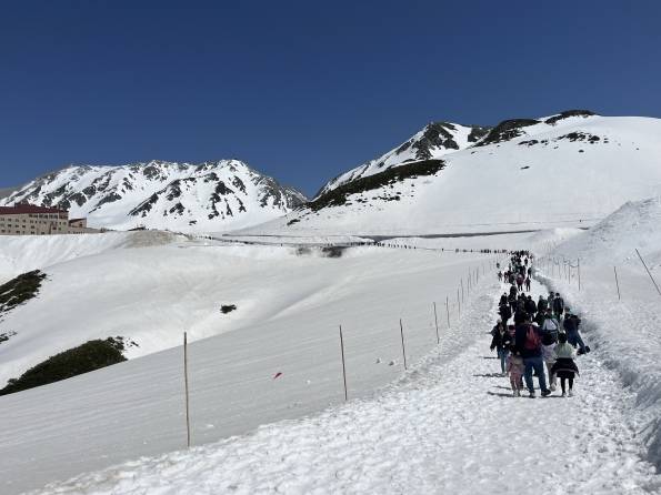 立山黑部大雪谷三天團 【保證入住星級酒店-OMO5星野集團◎白川鄉◎上高地◎立山黑部-雪之迴廊◎高山古街◎近江町市場◎古式溫泉-浅間の湯】名古屋出發KNT-03