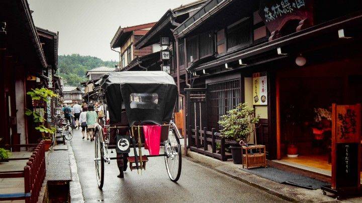 〖立山黑部大雪谷〗◎白川鄉◎上高地◎高山古街◎近江町市場◎包飛弾和牛◎包金箔雪糕◎包任摘草莓◎觀星私人風呂小木屋三天團 KNT-03H【立山黑部漫步’’雪之迴廊’’,世界文化遺產-白川鄉合掌村,日本唯一淨土上高地,三大名園兼六園,高山古街,信州草莓任食放題】名古屋出發