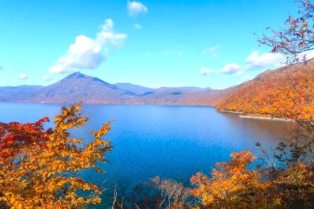 札幌出發 洞爺湖煙花大會二天遊【6000株掃帚草、安膝忠雄頭大佛、紅葉祕景神仙沼、定山溪、支笏湖畔、洞爺湖露天溫泉、北海道、蘋果園任食放題】KHT-02A