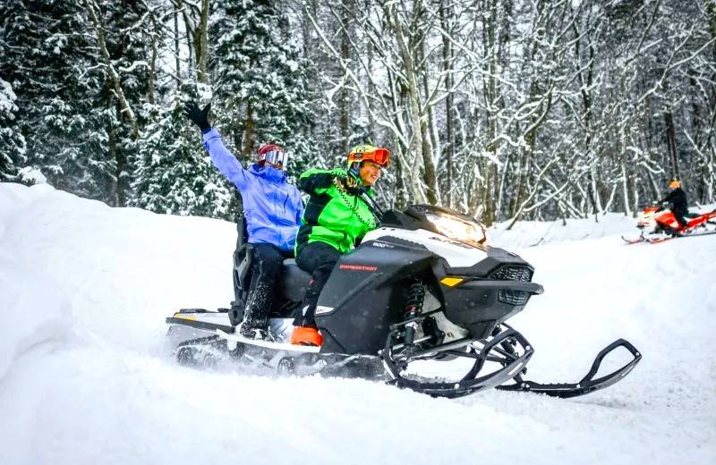 北海道飄雪紛紛5選-破冰船-冰上釣魚-雪上電單車-青池點燈-企鵝巡遊，晚上浸白金溫泉，怡然自樂【破冰船體驗▎網走冰湖上釣魚體驗▎旭山動物園▎限定點燈青池】札幌出發KHE-03F